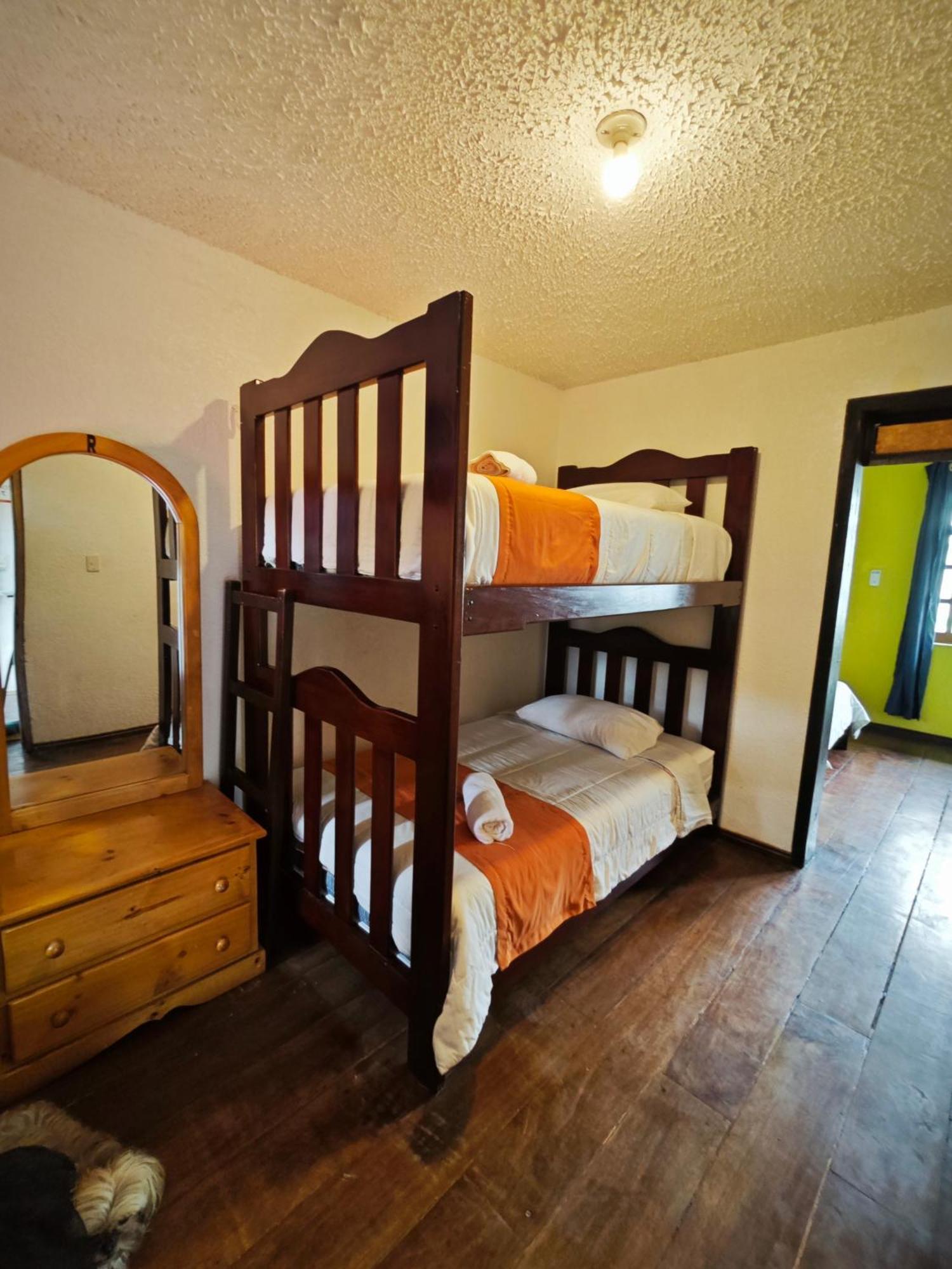 Garden House Hostal بانيوس المظهر الخارجي الصورة