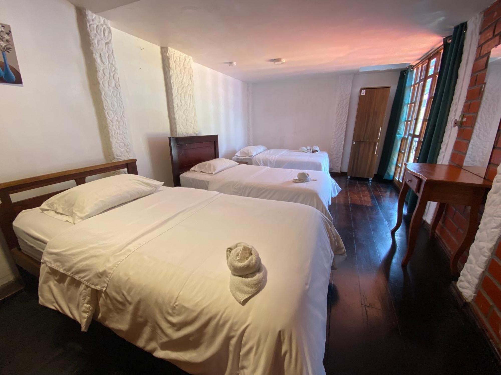 Garden House Hostal بانيوس المظهر الخارجي الصورة