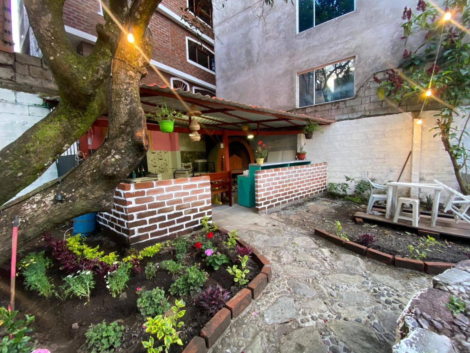 Garden House Hostal بانيوس المظهر الخارجي الصورة