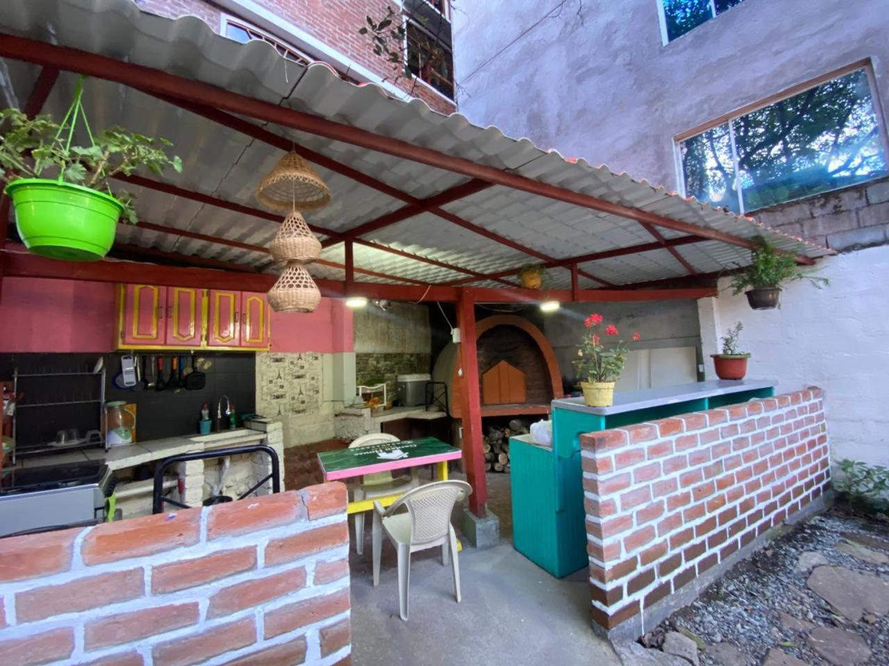 Garden House Hostal بانيوس المظهر الخارجي الصورة