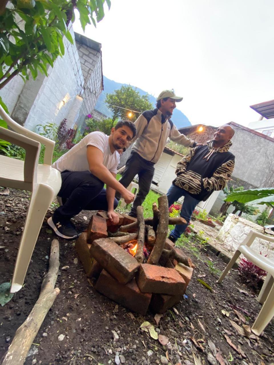 Garden House Hostal بانيوس المظهر الخارجي الصورة